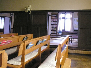礼拝室脇の和室